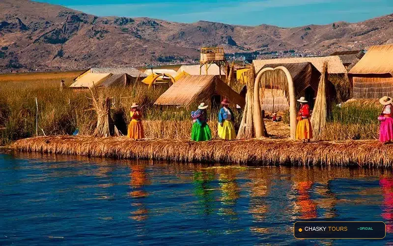 Islas Flotantes de los Uros en el Lago Titicaca foto 2