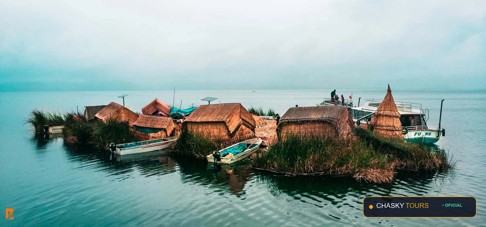 Islas Flotantes de los Uros en el Lago Titicaca foto 3