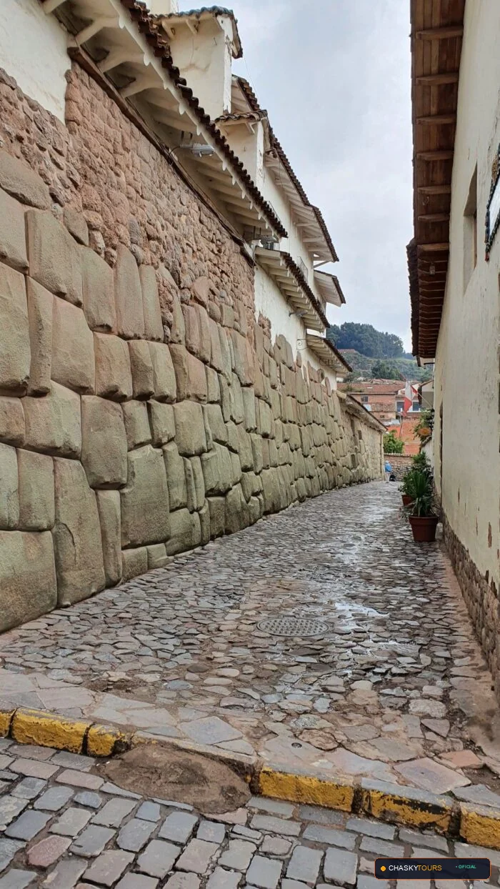 Plaza Mayor y Templo Matriz de Acomayo foto 2