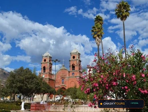 Plaza Mayor y Templo Matriz de Acopampa