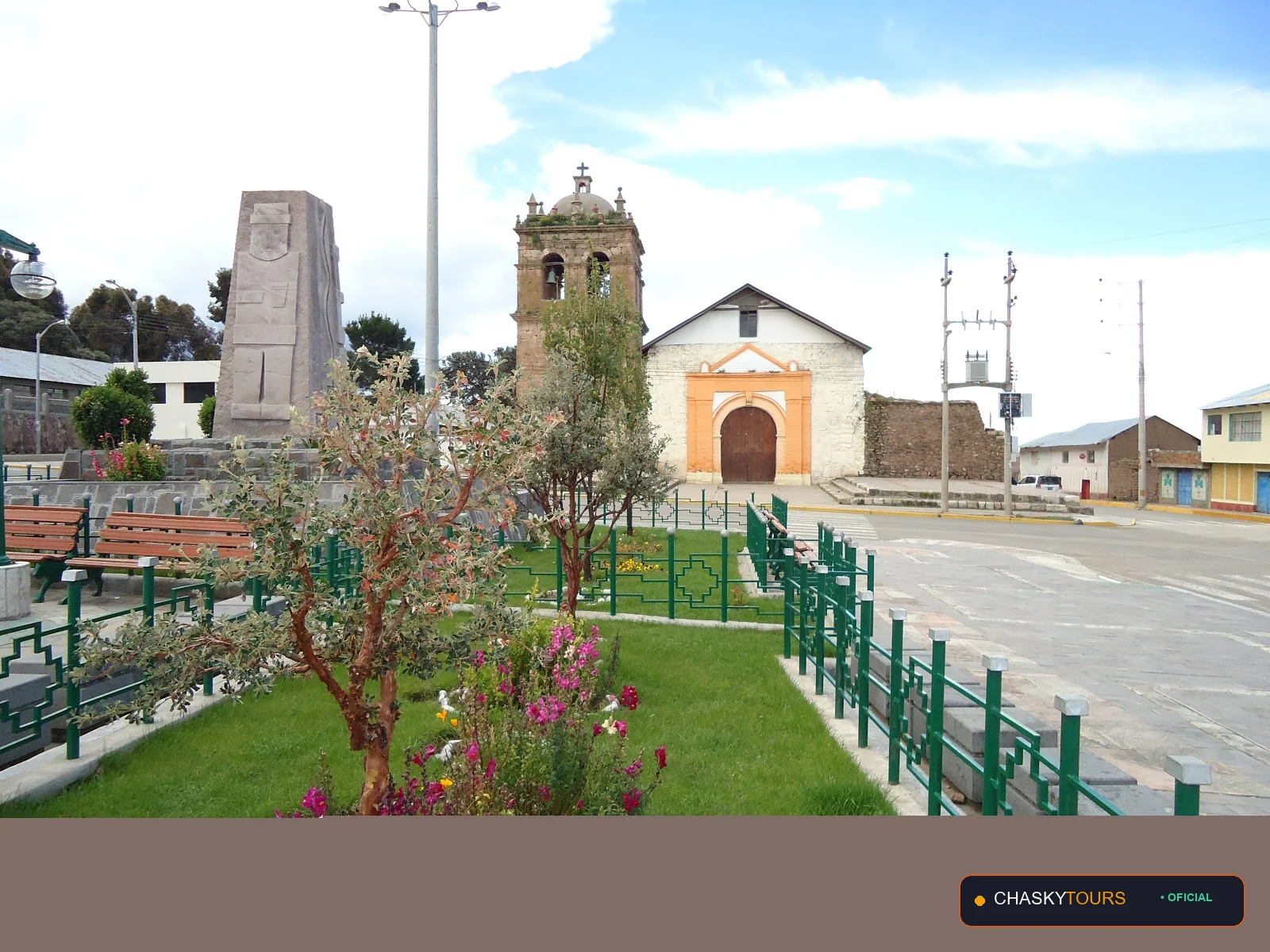 Plaza Mayor y Templo Matriz de Acora foto 1