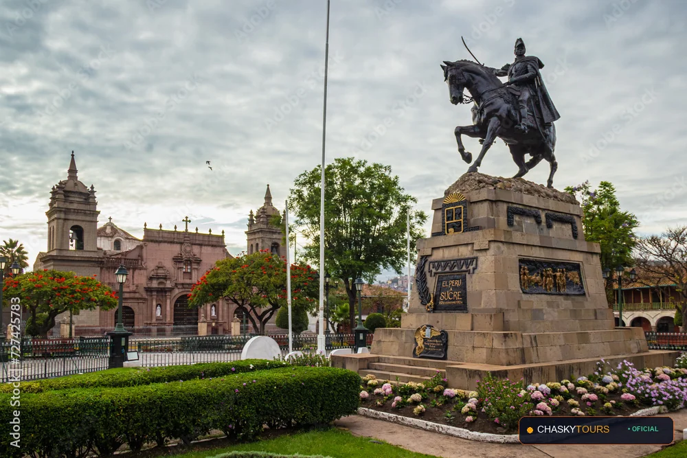 Plaza Mayor y Templo Matriz de Acos Vinchos