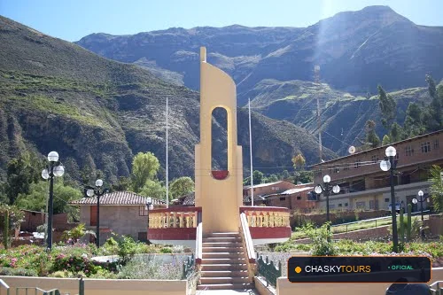 Plaza Mayor y Templo Matriz de Aczo
