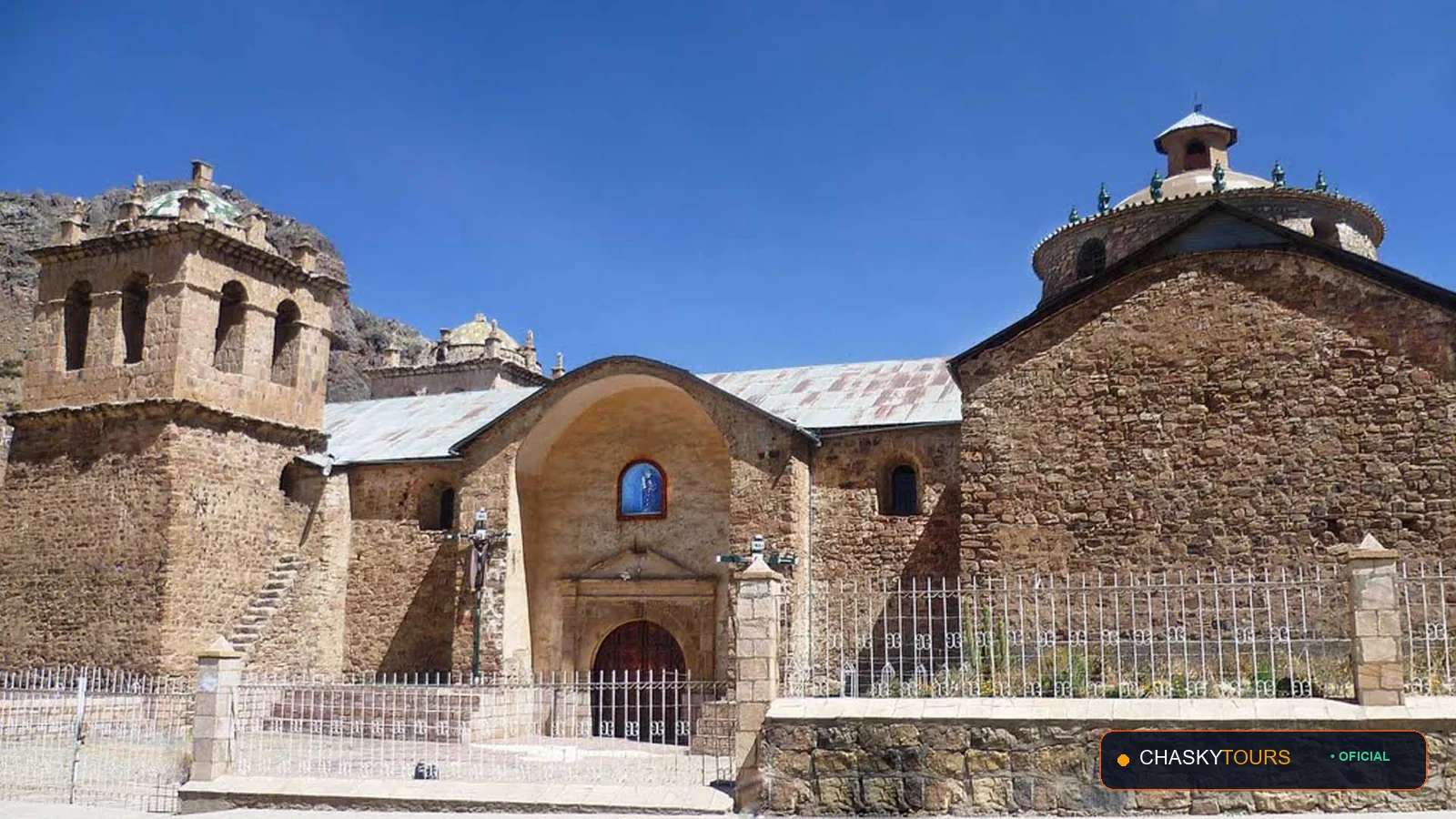 Plaza Mayor y Templo Matriz de Ananea foto 1
