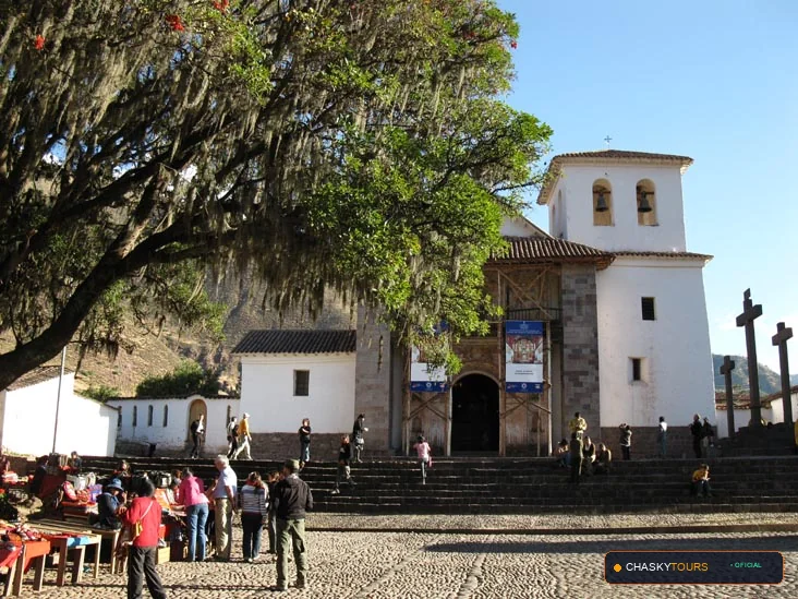 Plaza Mayor y Templo Matriz de Andahuaylillas