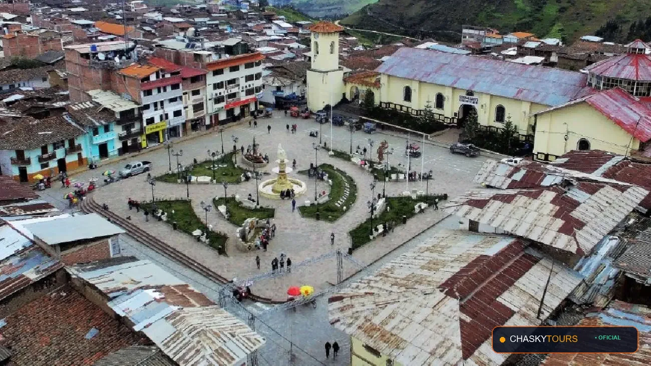 Plaza Mayor y Templo Matriz de Angasmarca