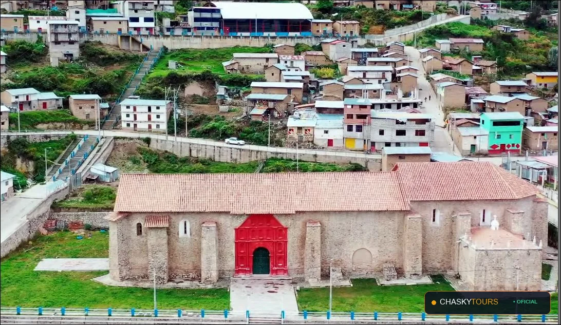 Plaza Mayor y Templo Matriz de Antabamba foto 1