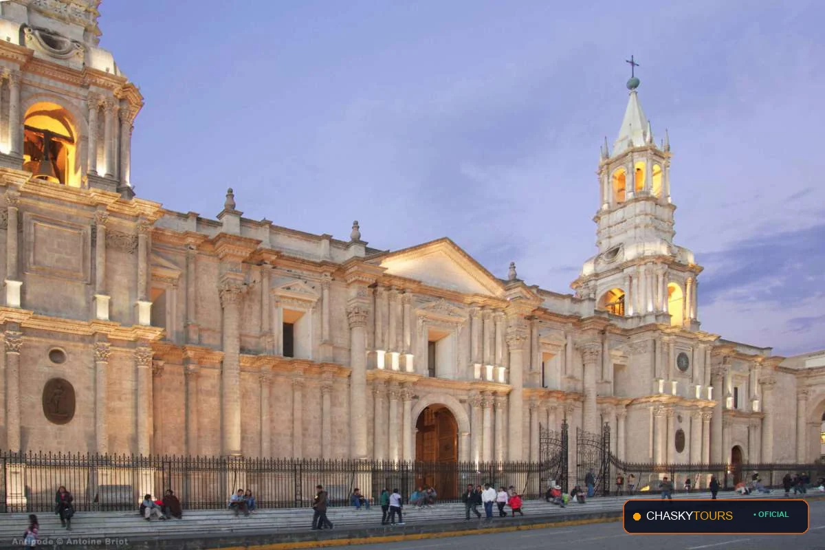 Plaza Mayor y Templo Matriz de Arequipa foto 1