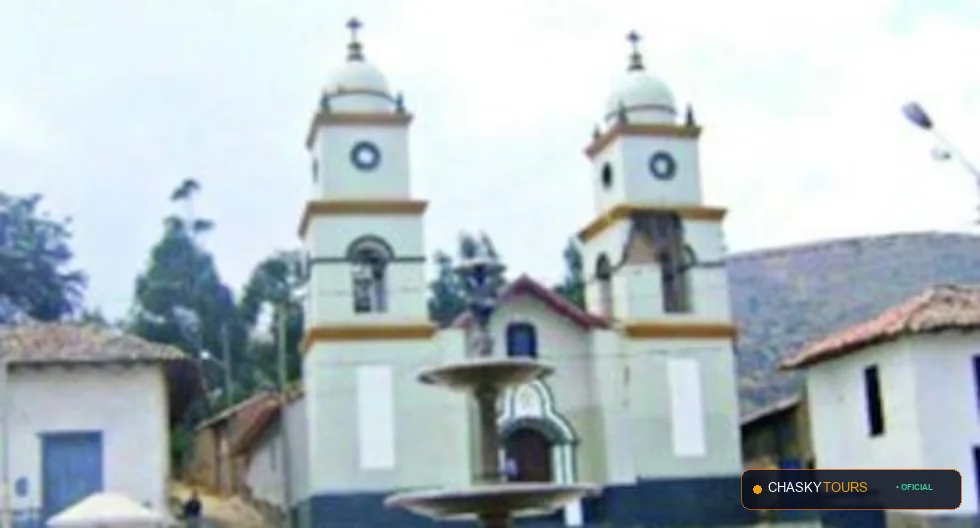 Plaza Mayor y Templo Matriz de Ataura foto 1