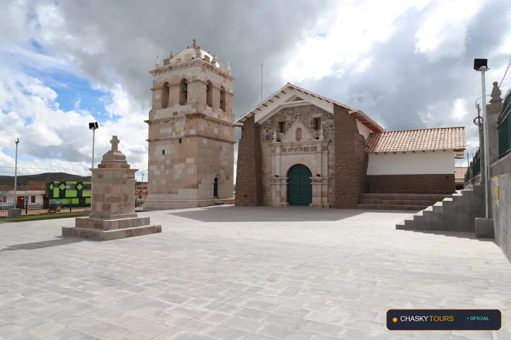 Plaza Mayor y Templo Matriz de Atuncolla foto 1