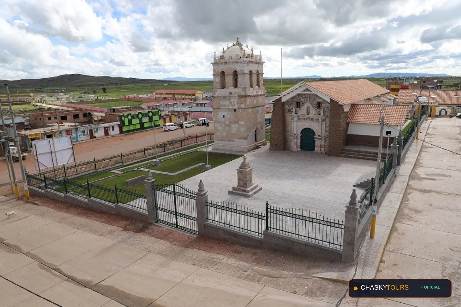 Plaza Mayor y Templo Matriz de Atuncolla foto 2
