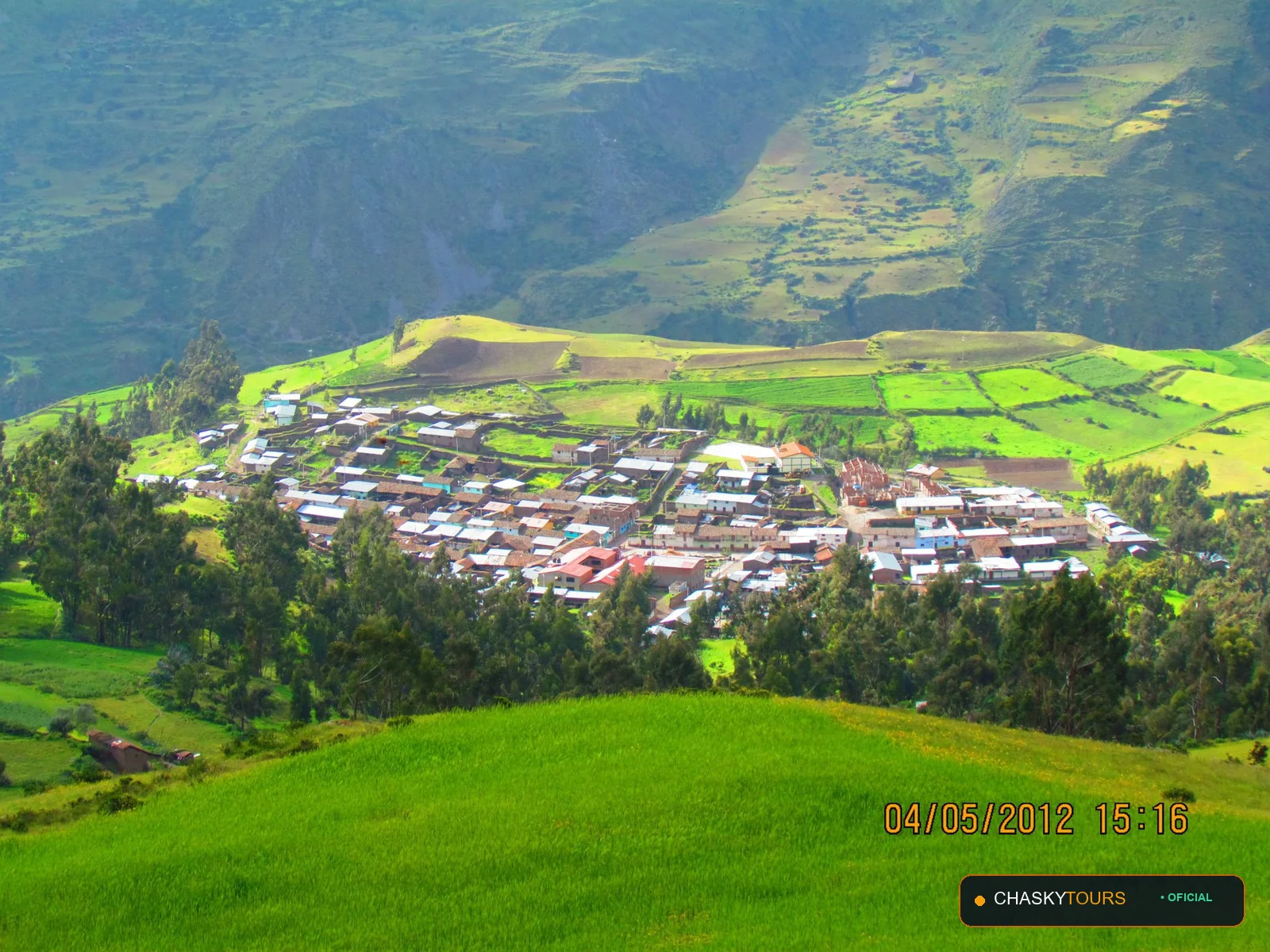 Plaza Mayor y Templo Matriz de Aurahua foto 3
