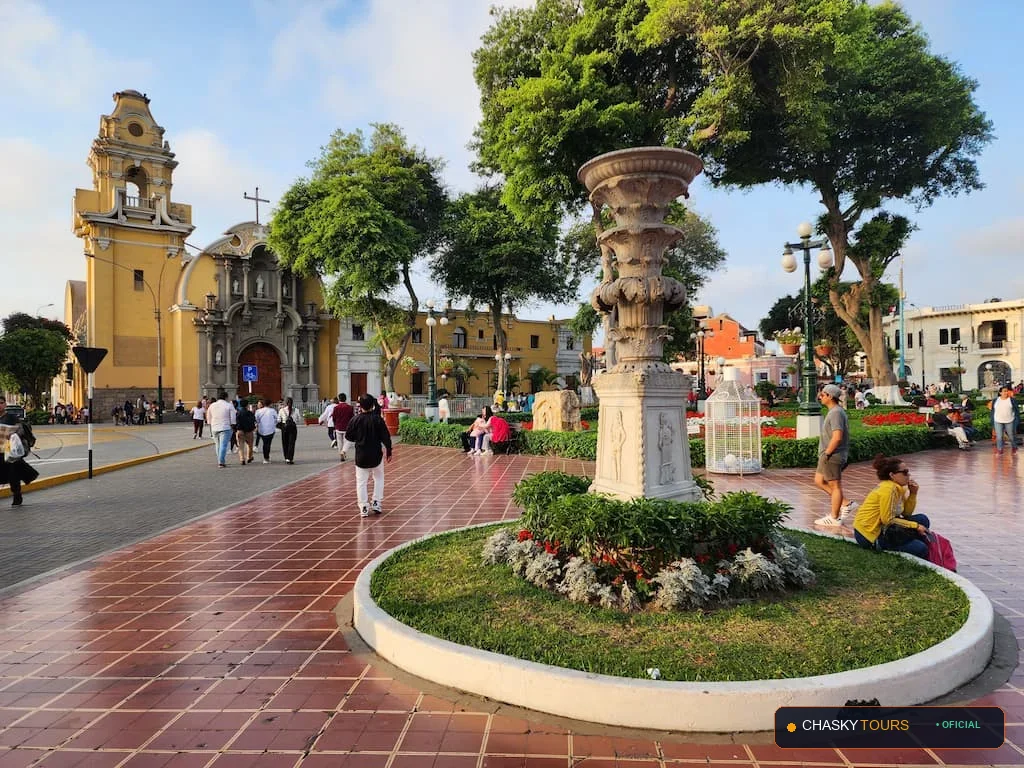 Plaza Mayor y Templo Matriz de Barranco