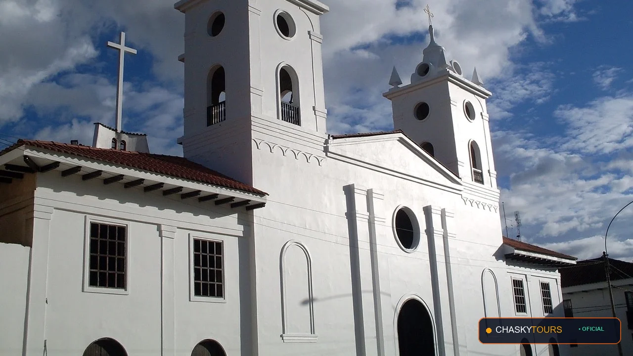 Plaza Mayor y Templo Matriz de Cahuapanas foto 1