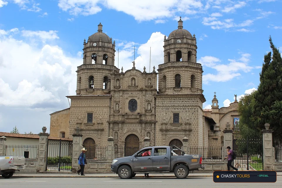 Plaza Mayor y Templo Matriz de Calamarca foto 1