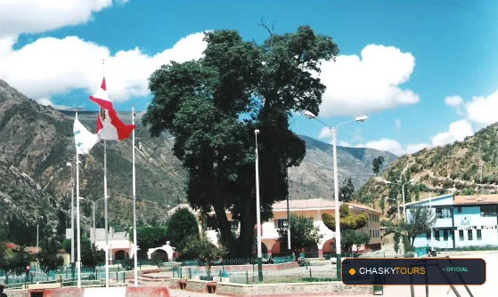 Plaza Mayor y Templo Matriz de Callahuanca