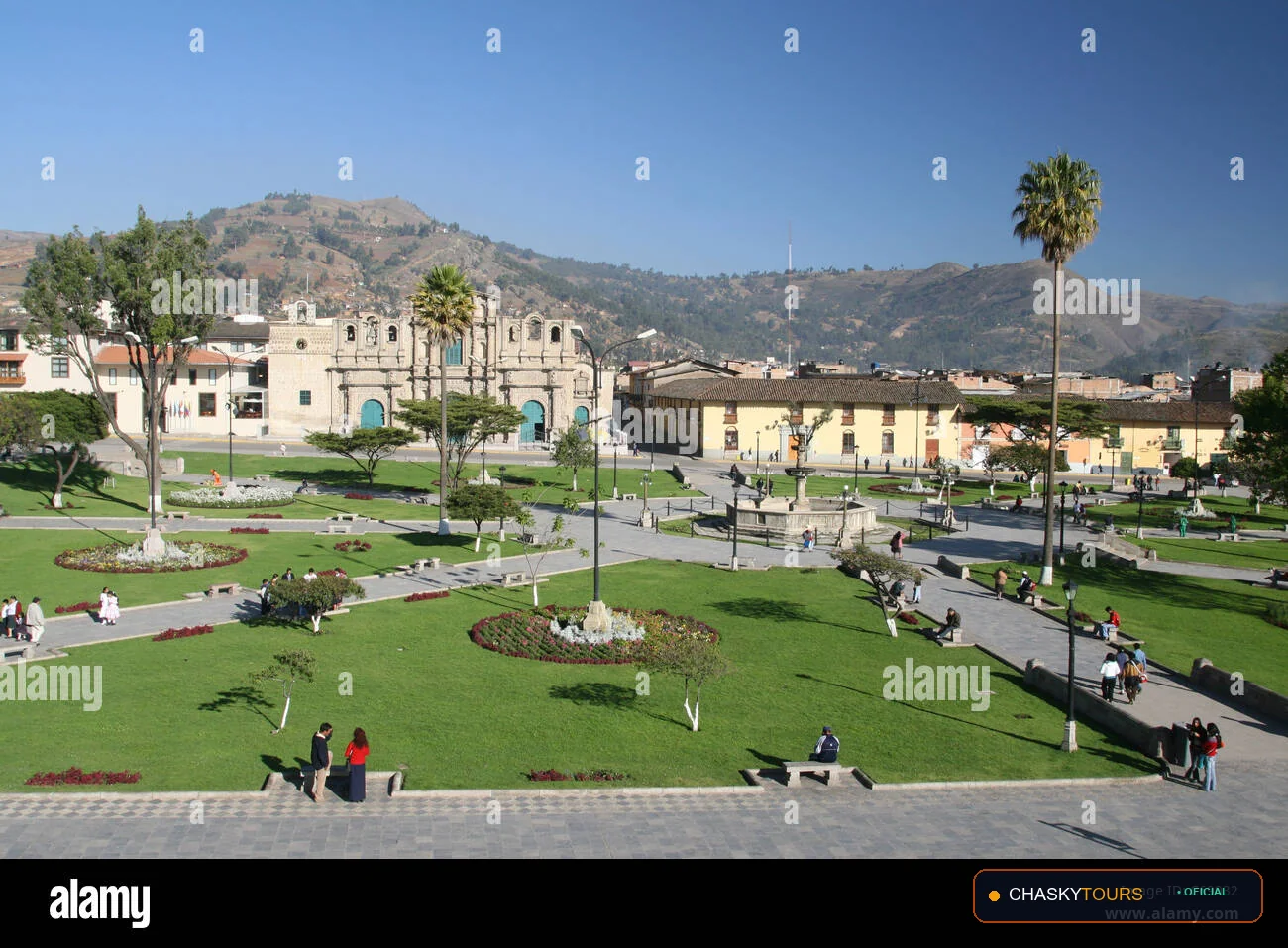 Plaza Mayor y Templo Matriz de Callanmarca