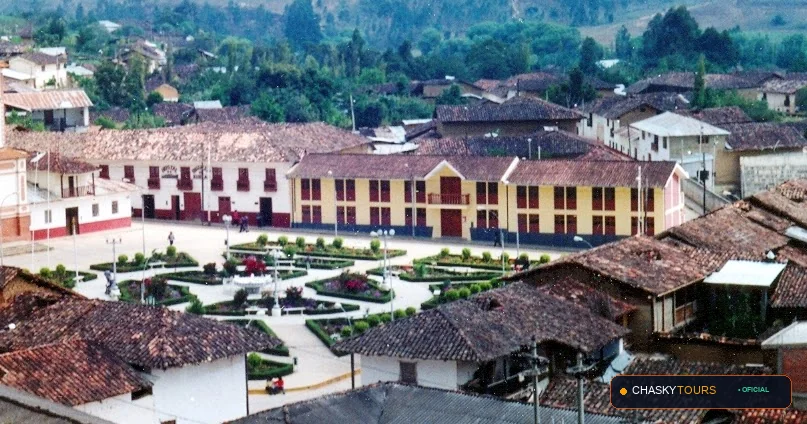 Plaza Mayor y Templo Matriz de Camporredondo foto 1