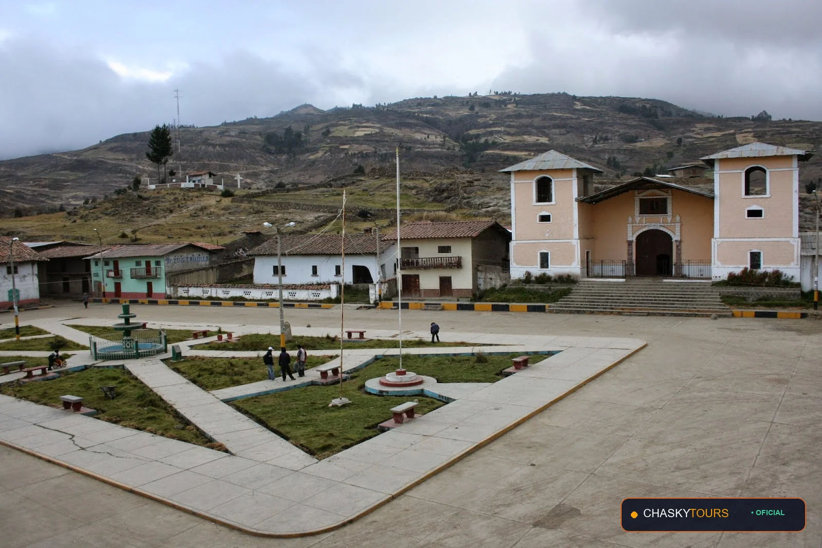 Plaza Mayor y Templo Matriz de Carabamba