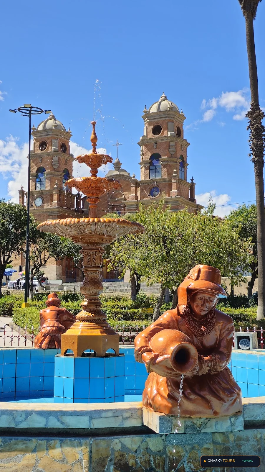 Plaza Mayor y Templo Matriz de Carhuapampa