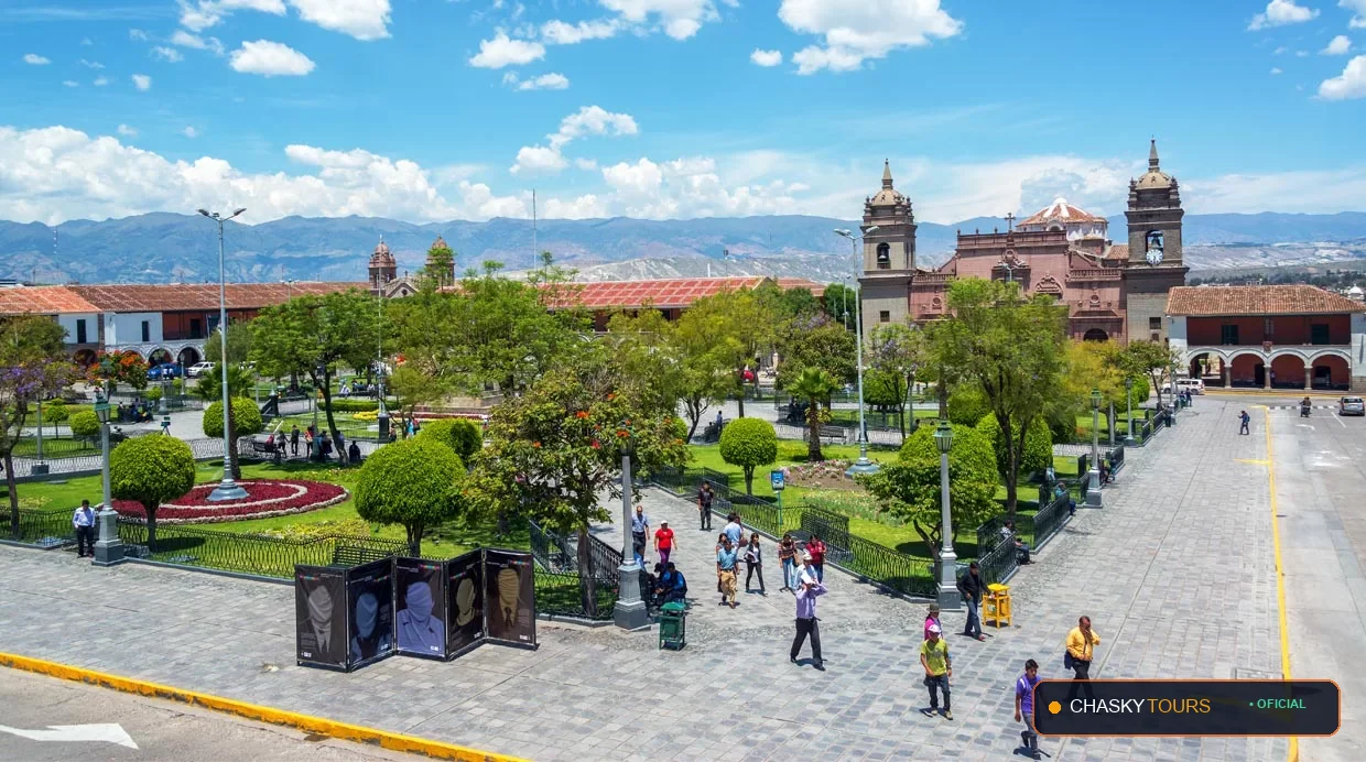 Plaza Mayor y Templo Matriz de Carmen Alto