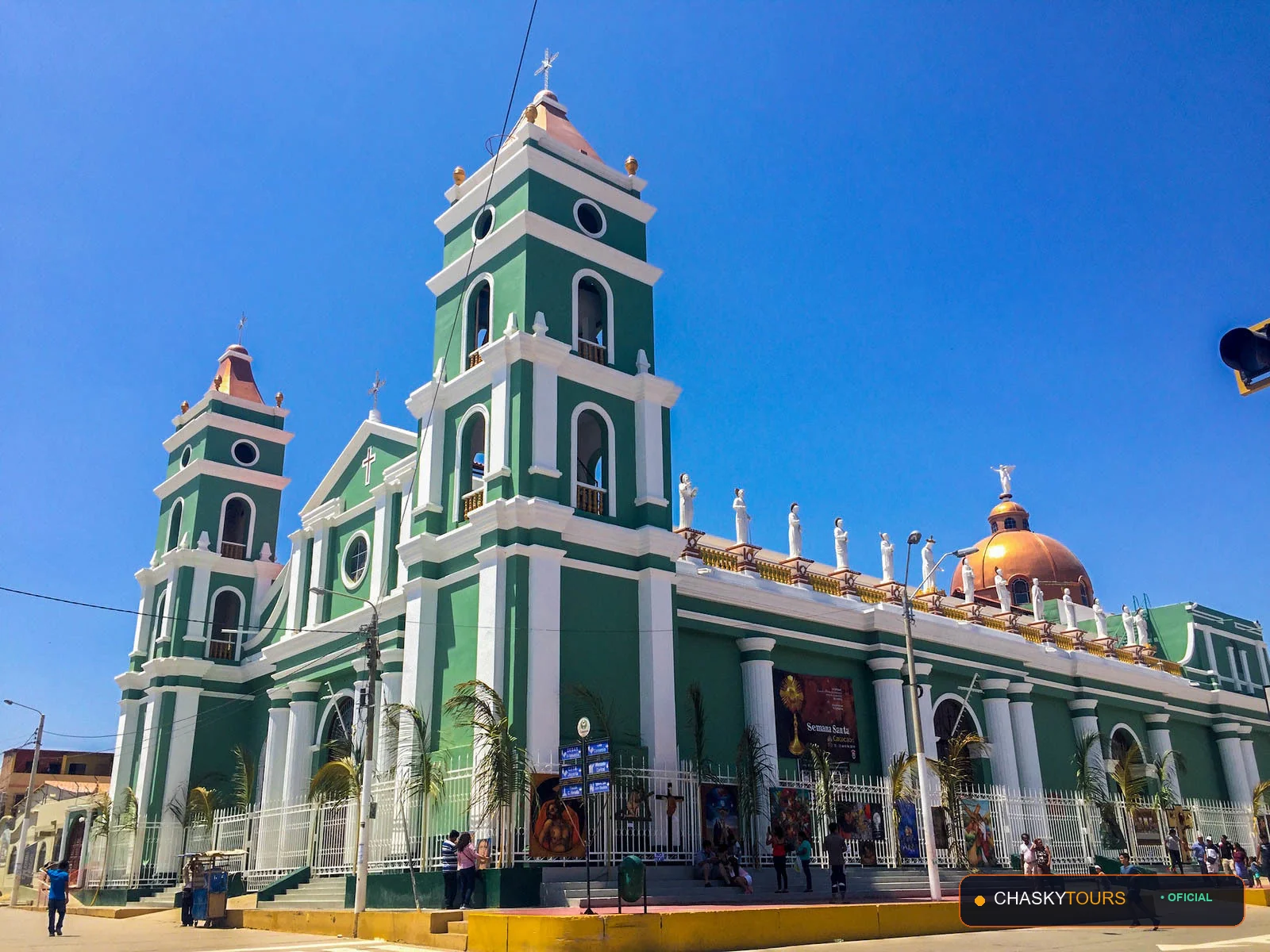 Plaza Mayor y Templo Matriz de Catacaos foto 1