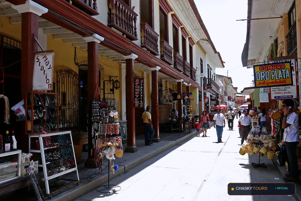 Plaza Mayor y Templo Matriz de Catacaos foto 2
