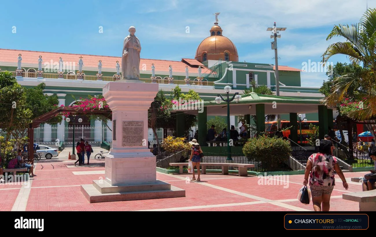 Plaza Mayor y Templo Matriz de Catacaos
