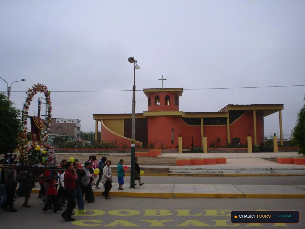 Plaza Mayor y Templo Matriz de Cayaltí foto 1