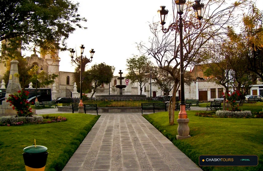 Plaza Mayor y Templo Matriz de Cayma foto 2