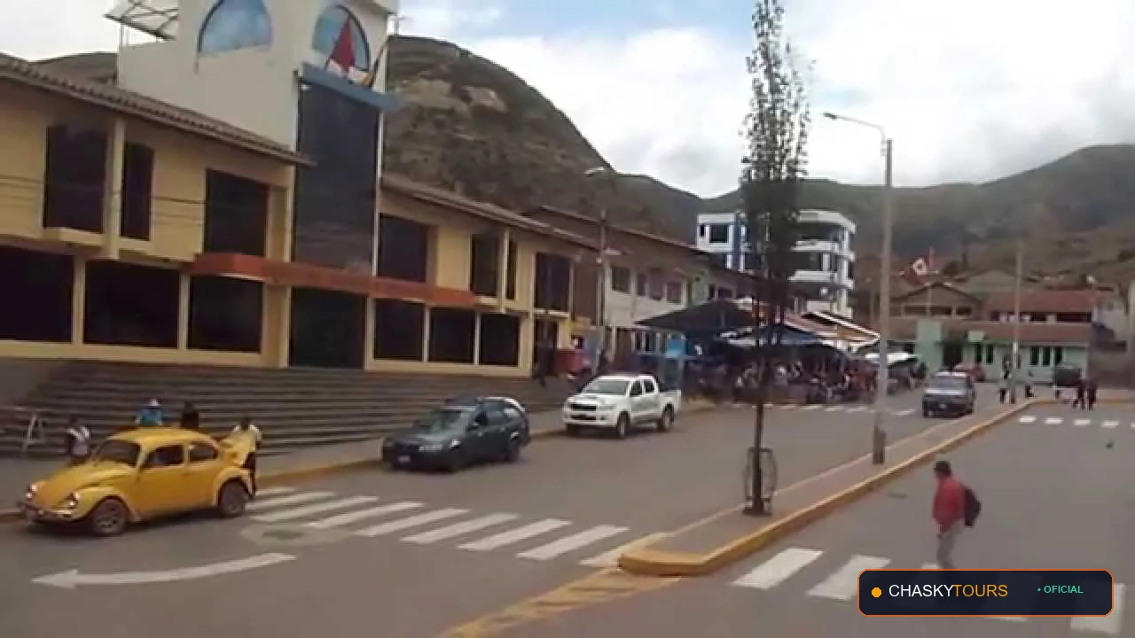 Plaza Mayor y Templo Matriz de Ccarhuayo