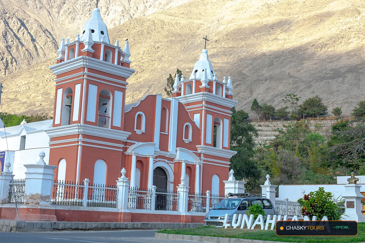 Plaza Mayor y Templo Matriz de Cerro Azul foto 1