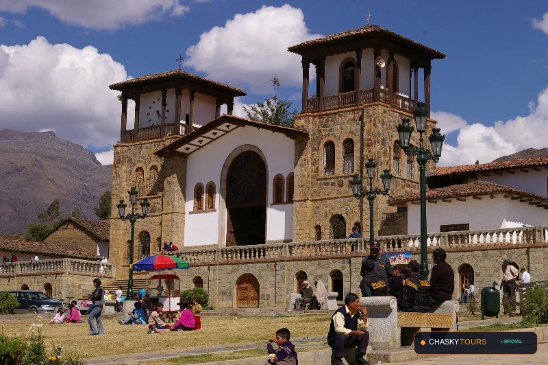 Plaza Mayor y Templo Matriz de Chacas foto 1
