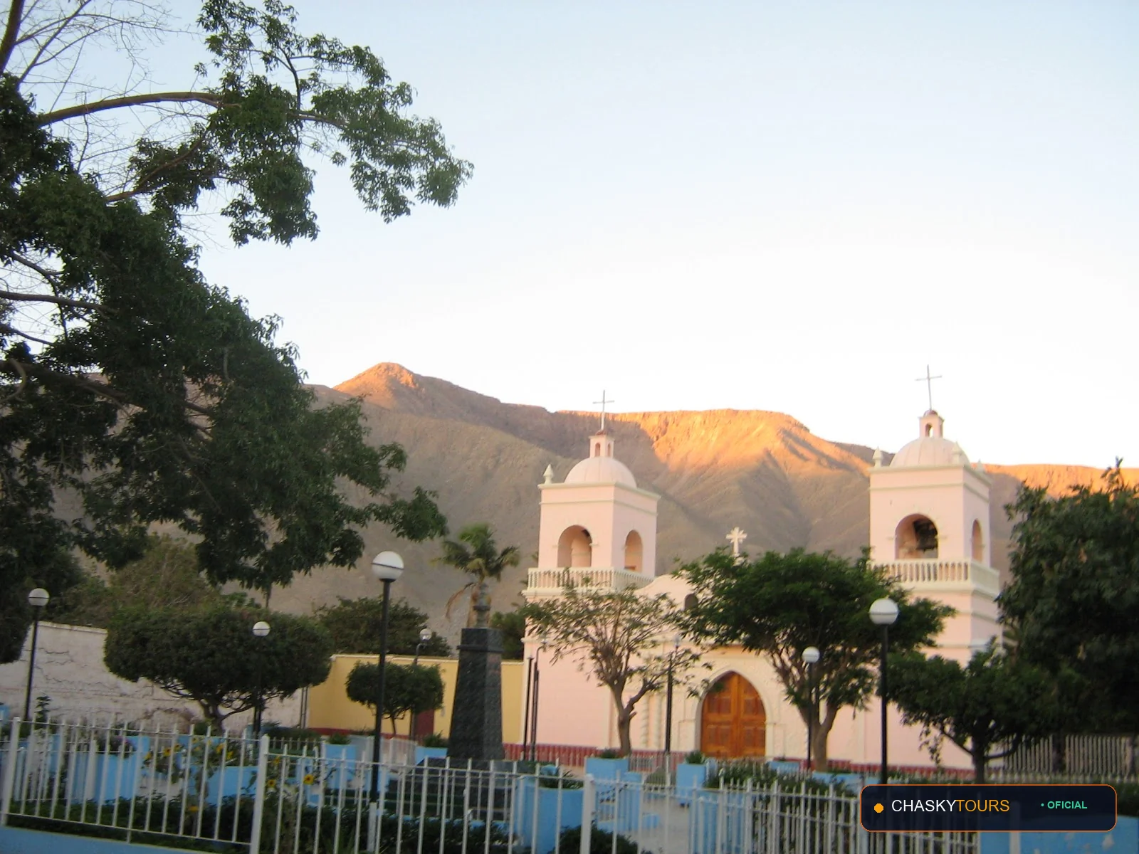 Plaza Mayor y Templo Matriz de Chala foto 1
