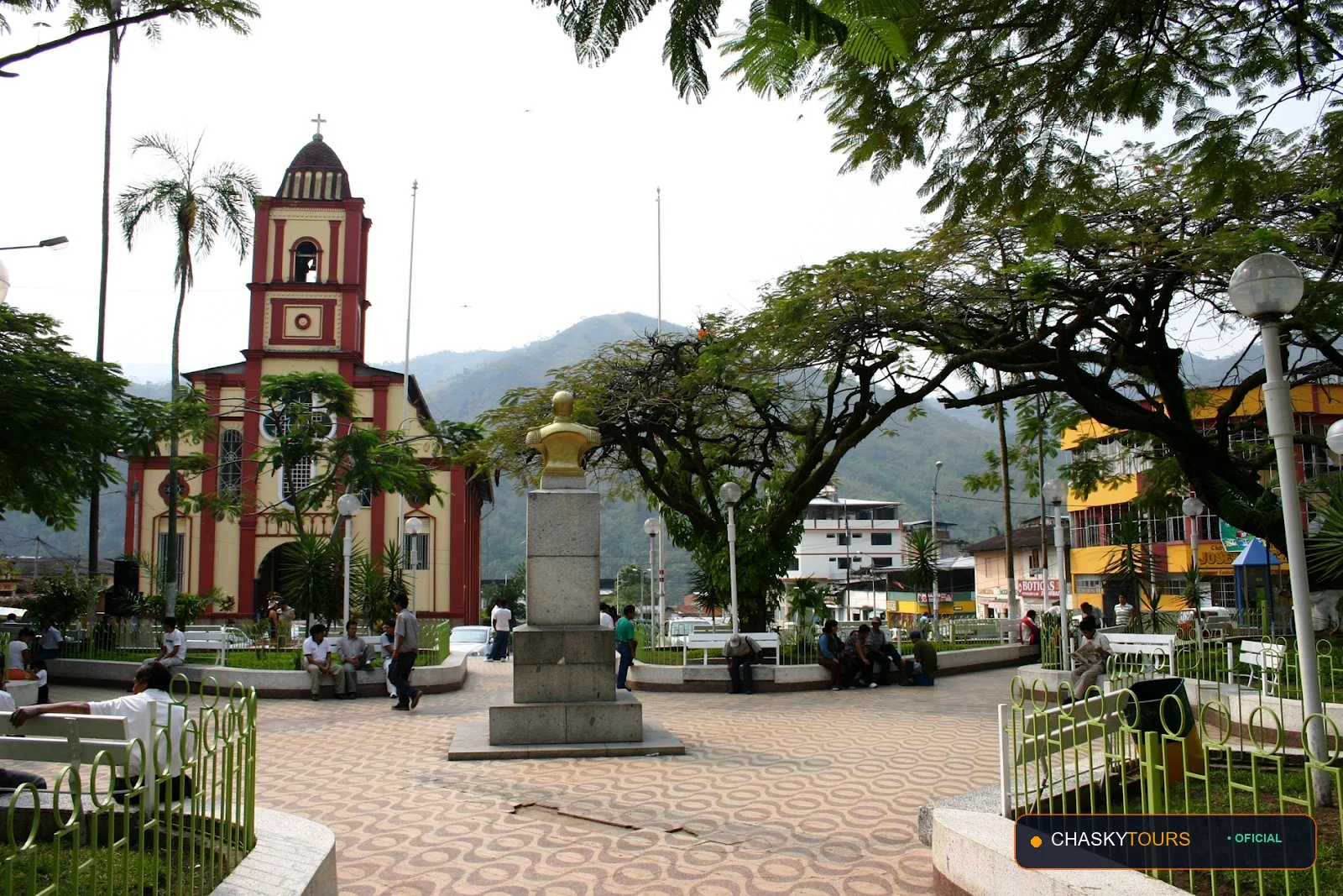 Plaza Mayor y Templo Matriz de Chanchamayo