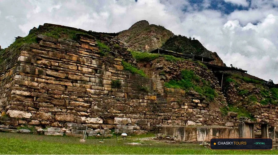 Plaza Mayor y Templo Matriz de Chavin foto 3