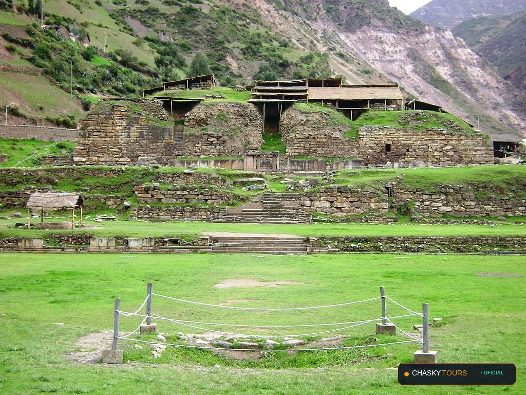 Plaza Mayor y Templo Matriz de Chavin foto 4