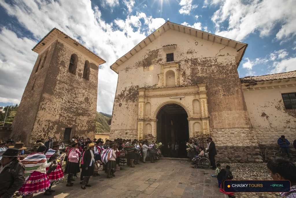 Plaza Mayor y Templo Matriz de Checacupe foto 1