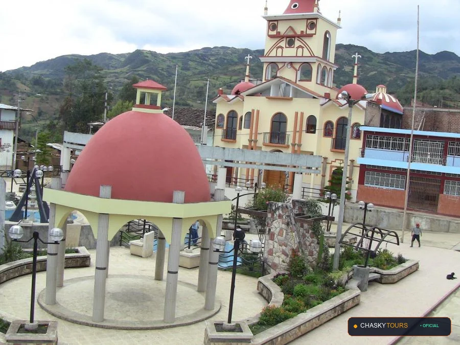 Plaza Mayor y Templo Matriz de Chiguirip foto 1