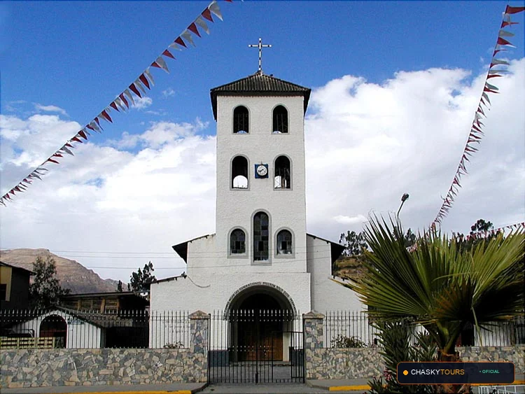 Plaza Mayor y Templo Matriz de Chiquian foto 1