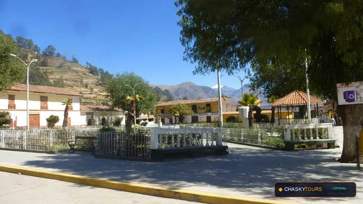 Plaza Mayor y Templo Matriz de Chiquian