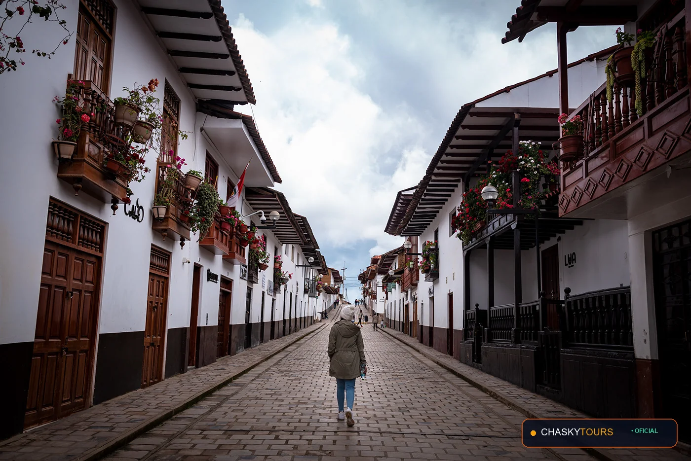 Plaza Mayor y Templo Matriz de Chisquilla foto 2