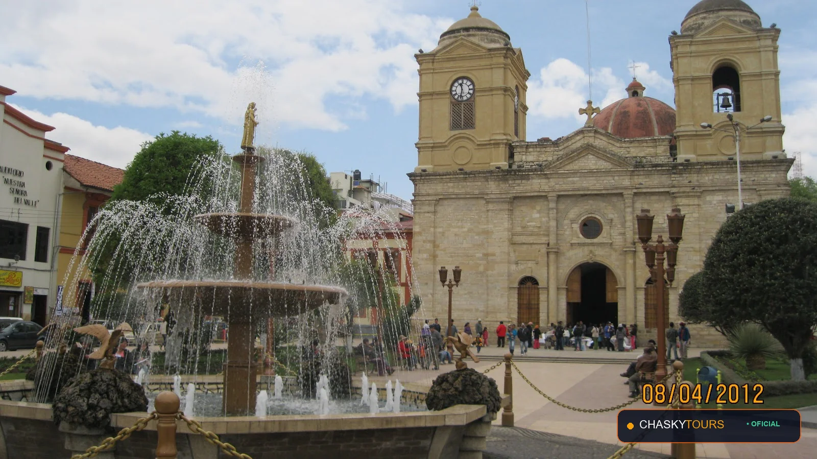 Plaza Mayor y Templo Matriz de Chongos Alto