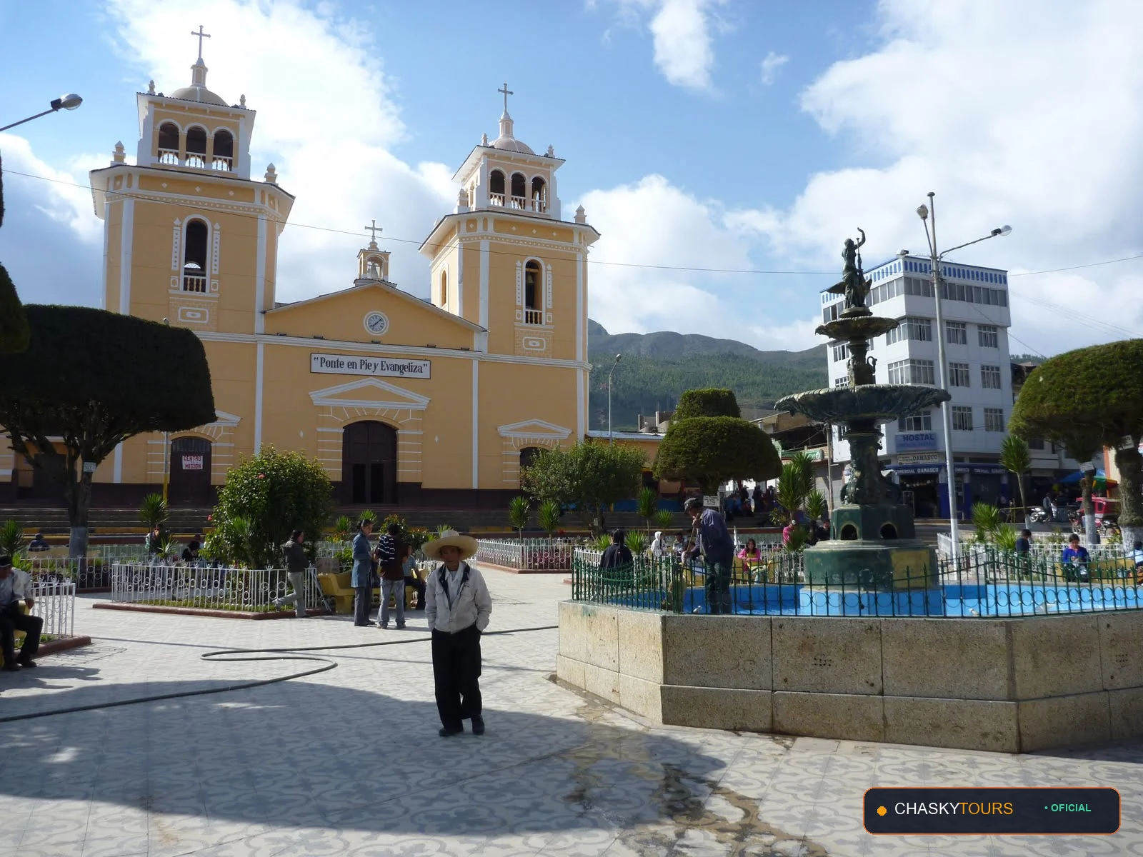 Plaza Mayor y Templo Matriz de Choros
