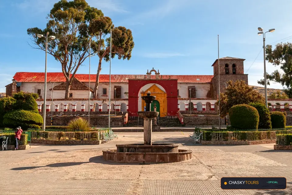 Plaza Mayor y Templo Matriz de Chucuito