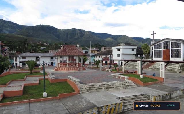 Plaza Mayor y Templo Matriz de Cochamal foto 1