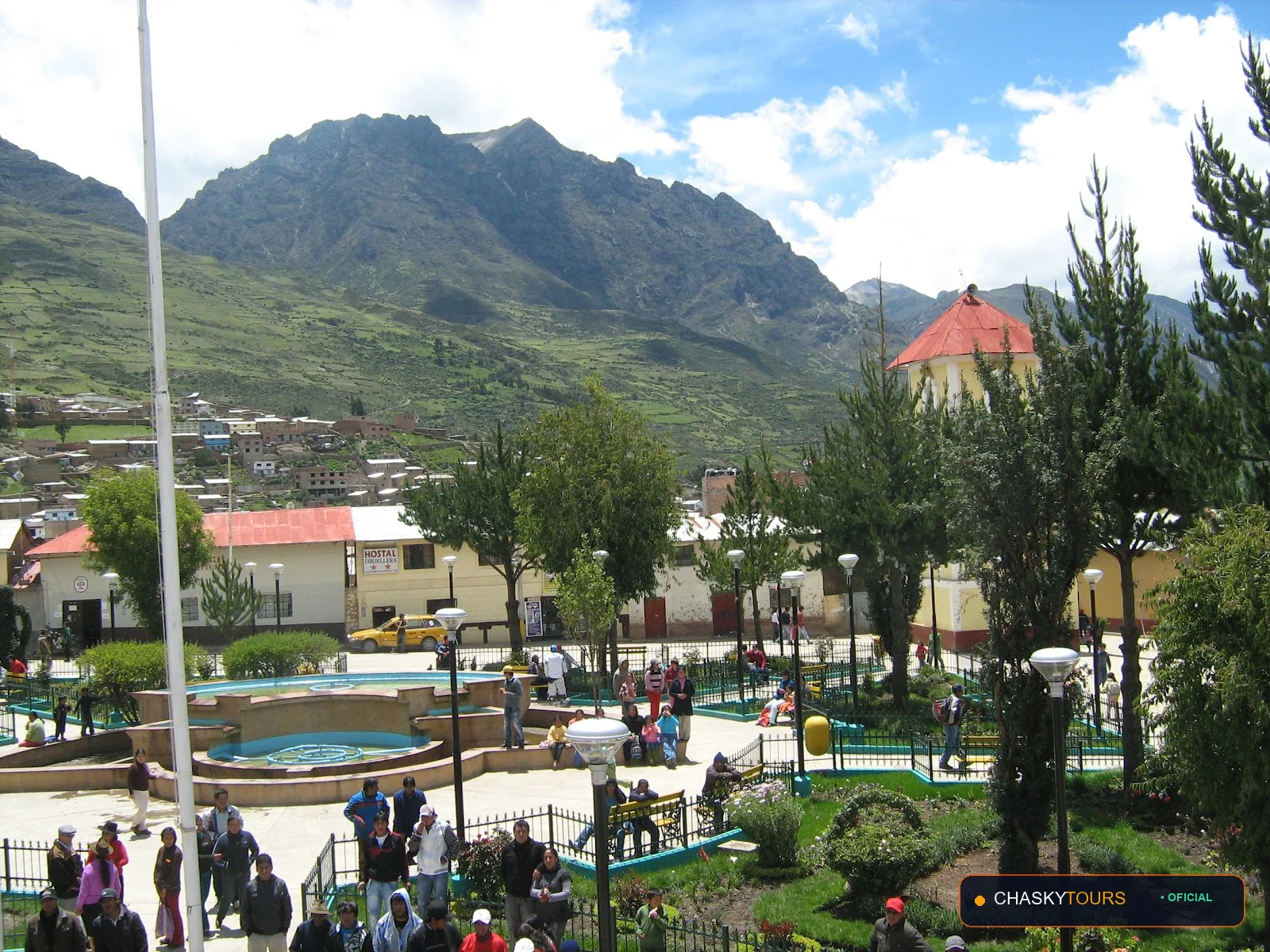 Plaza Mayor y Templo Matriz de Cochamarca