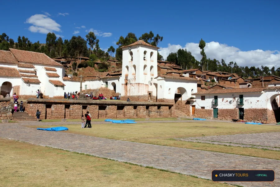 Plaza Mayor y Templo Matriz de Cocharcas