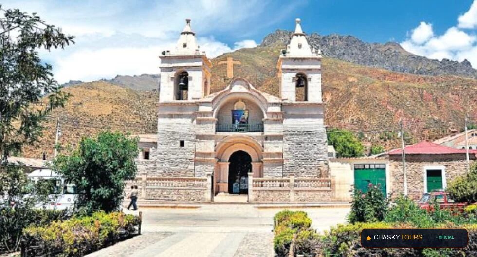 Plaza Mayor y Templo Matriz de Colca foto 1