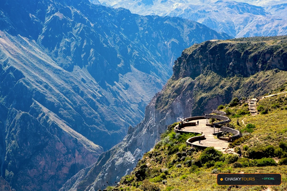 Plaza Mayor y Templo Matriz de Colca foto 3